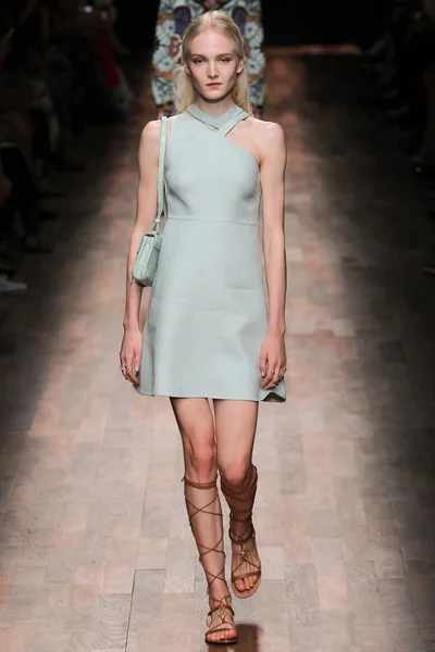 Look 10